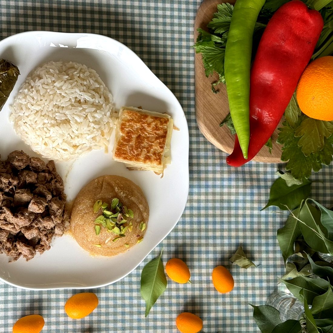 Mevlüt menüsü — kavurma, pilav, helva, börek ve sarma